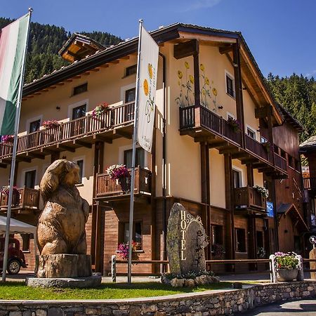 Hotel Boton D'Or & Wellness A La Thuile Bagian luar foto