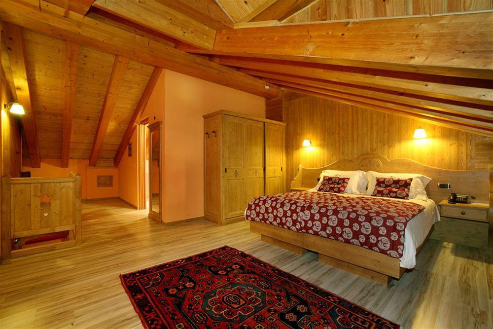 Hotel Boton D'Or & Wellness A La Thuile Bagian luar foto