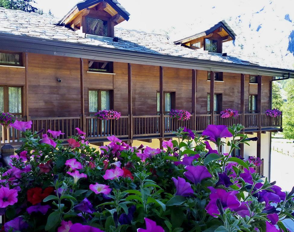 Hotel Boton D'Or & Wellness A La Thuile Bagian luar foto