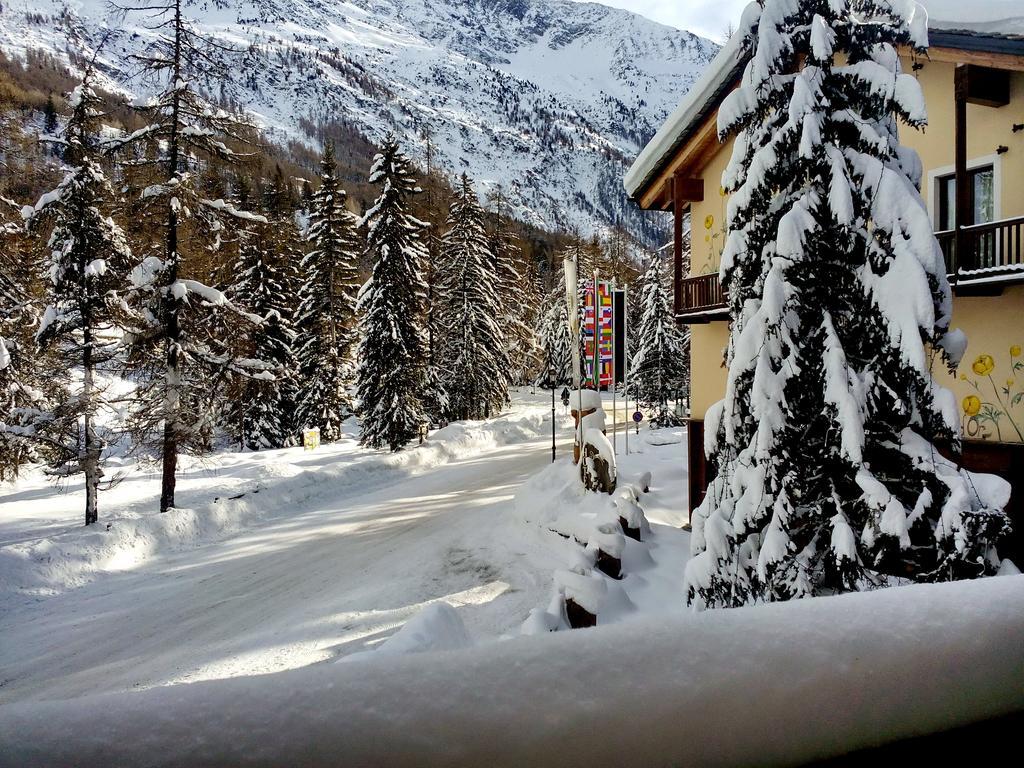 Hotel Boton D'Or & Wellness A La Thuile Bagian luar foto