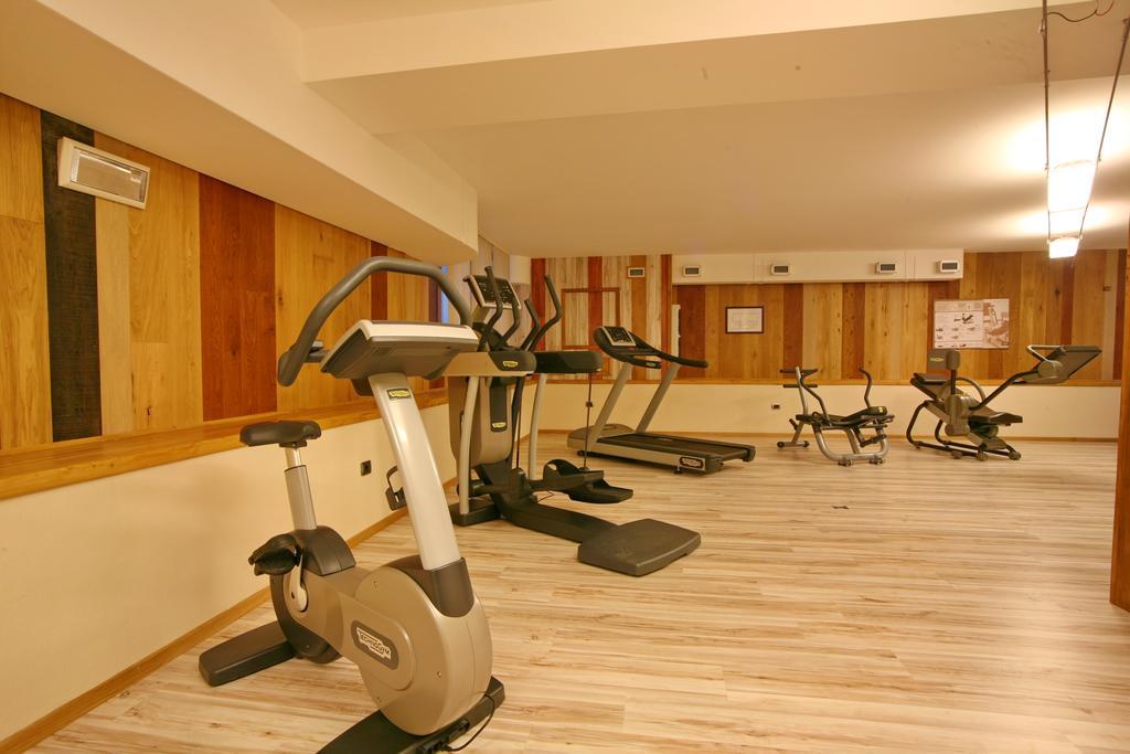 Hotel Boton D'Or & Wellness A La Thuile Bagian luar foto