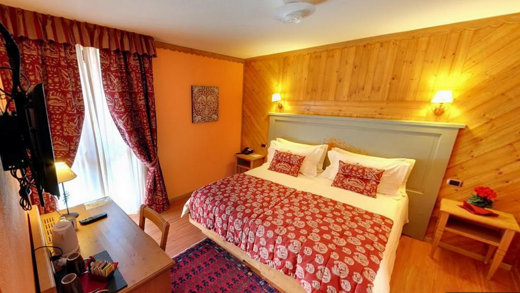 Hotel Boton D'Or & Wellness A La Thuile Bagian luar foto