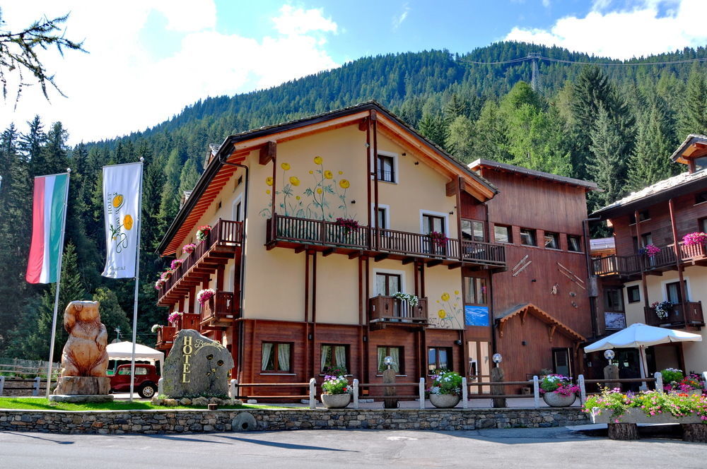 Hotel Boton D'Or & Wellness A La Thuile Bagian luar foto