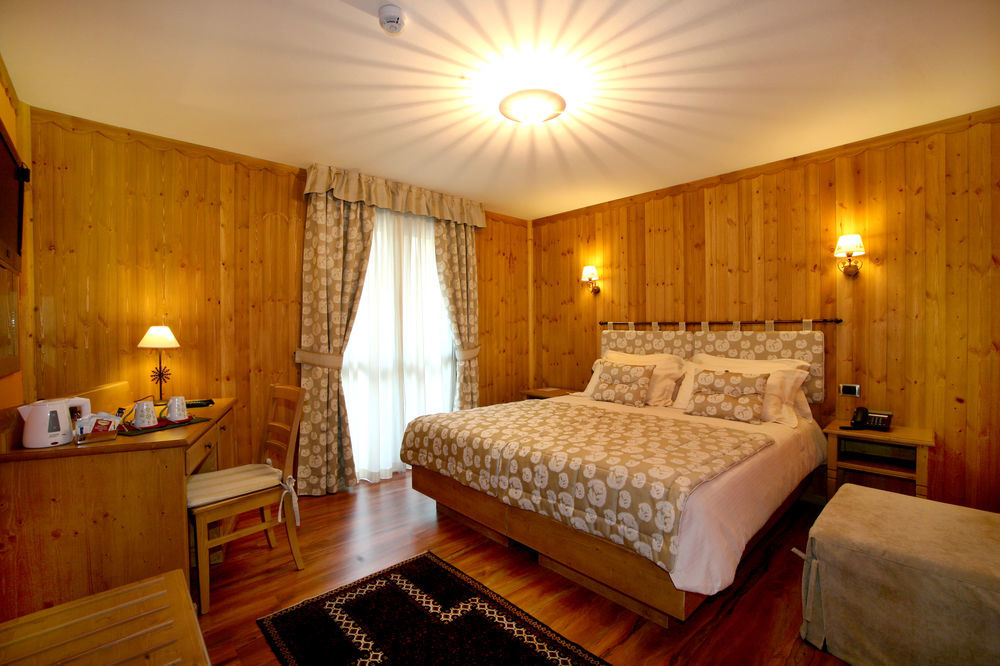 Hotel Boton D'Or & Wellness A La Thuile Bagian luar foto