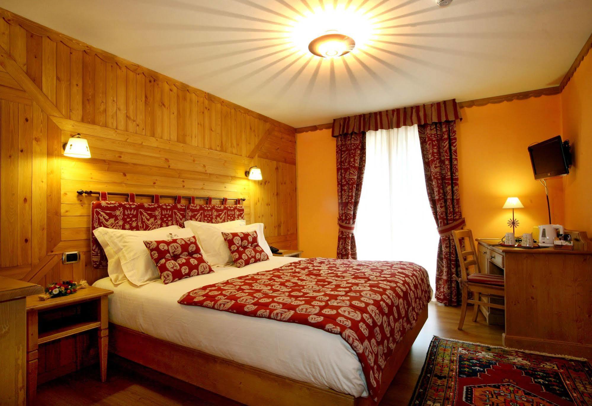 Hotel Boton D'Or & Wellness A La Thuile Bagian luar foto