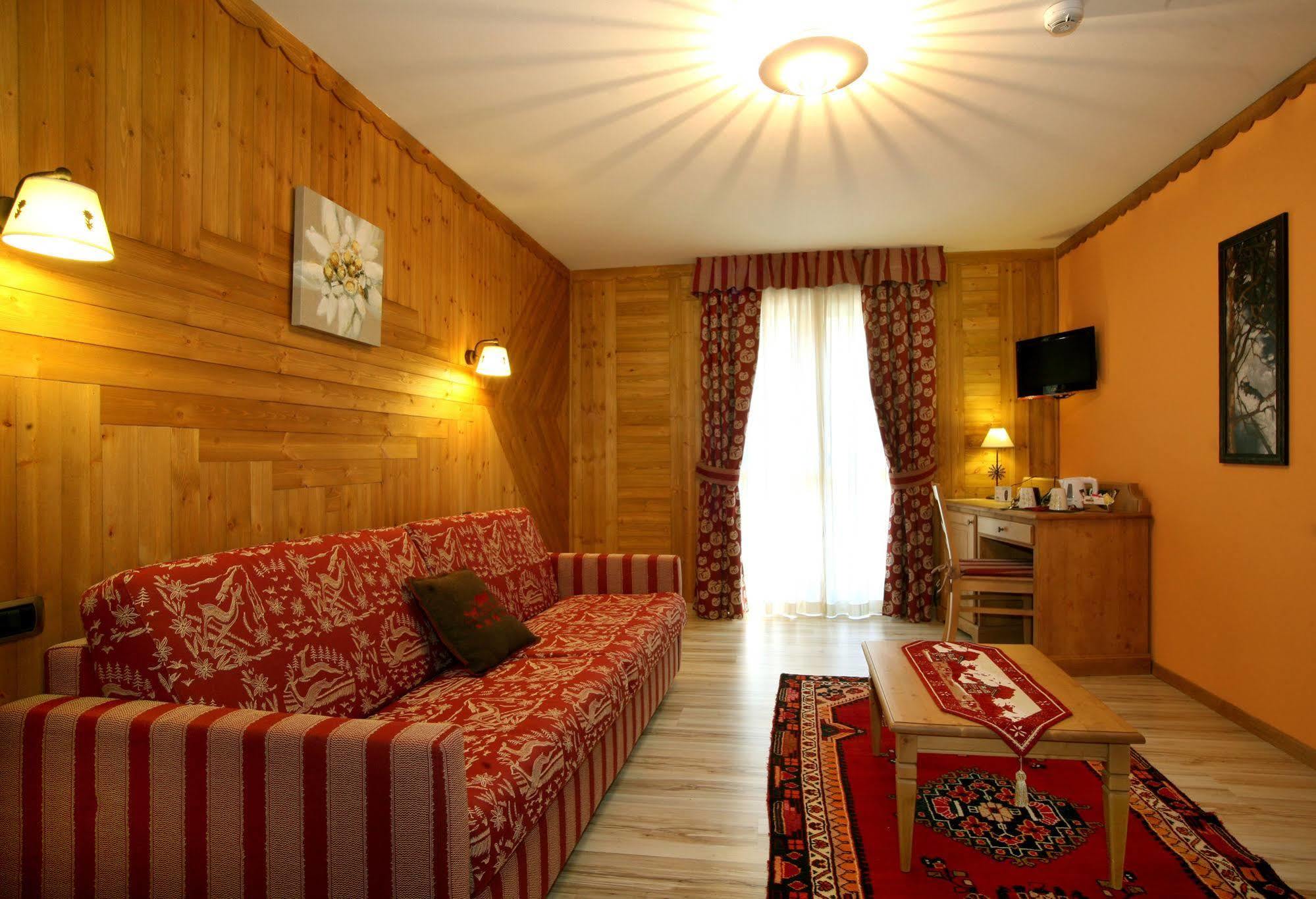 Hotel Boton D'Or & Wellness A La Thuile Bagian luar foto