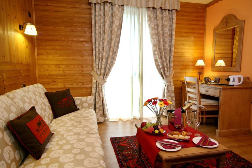 Hotel Boton D'Or & Wellness A La Thuile Bagian luar foto